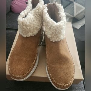 UGGS